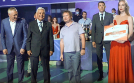 Председатель Госсовета Татарстана Фарид Мухаметшин наградил призёров сезона 2021 Школьной волейбольной лиги