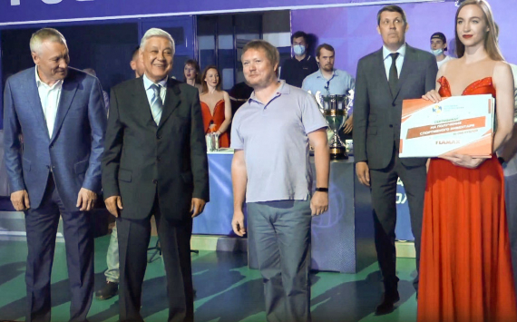 Председатель Госсовета Татарстана Фарид Мухаметшин наградил призёров сезона 2021 Школьной волейбольной лиги