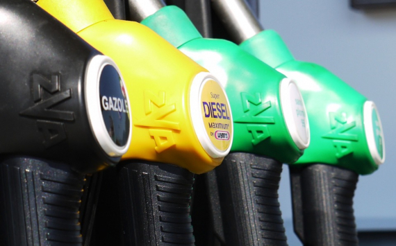 Эксперт заявил об отсутствии факторов для снижения стоимости бензина в РФ